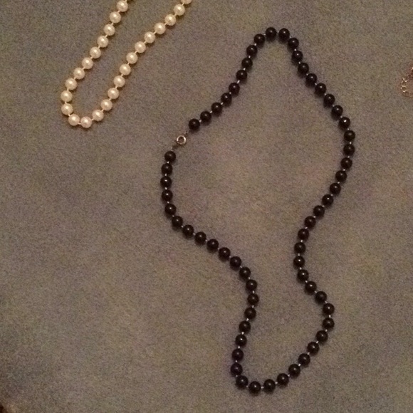 Pearl necklaces - Picture 3 of 4